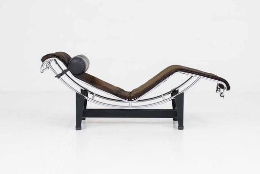 Vintage Chaise Longue LC4 von Le Corbusier für Cassina, braunes Fell