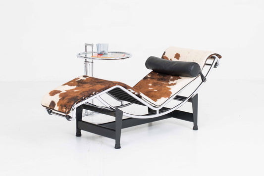 Vintage Chaise Longue LC4 von Le Corbusier für Cassina mit geflecktem Fell