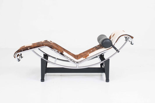 Vintage Chaise Longue LC4 von Le Corbusier für Cassina mit geflecktem Fell