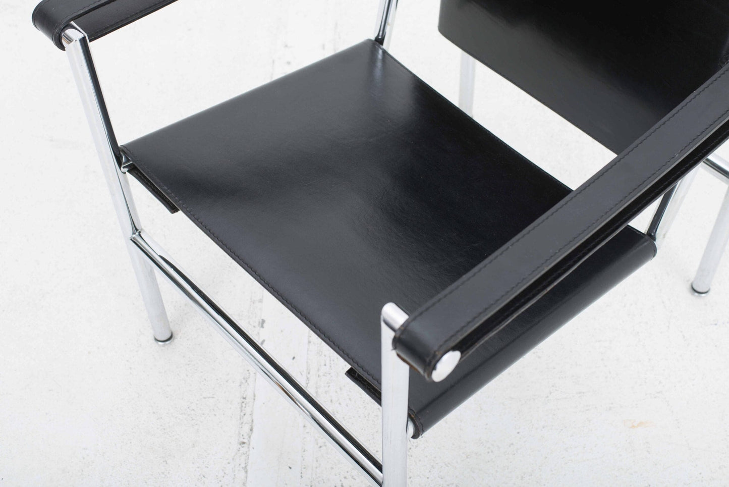 Fauteuil lounge vintage LC1 de Le Corbusier pour Cassina en cuir noir