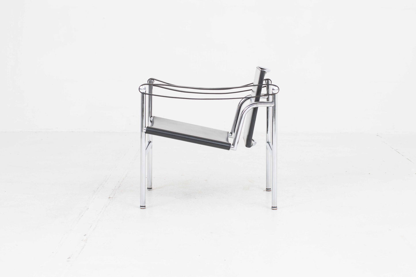 Fauteuil lounge vintage LC1 de Le Corbusier pour Cassina en cuir noir