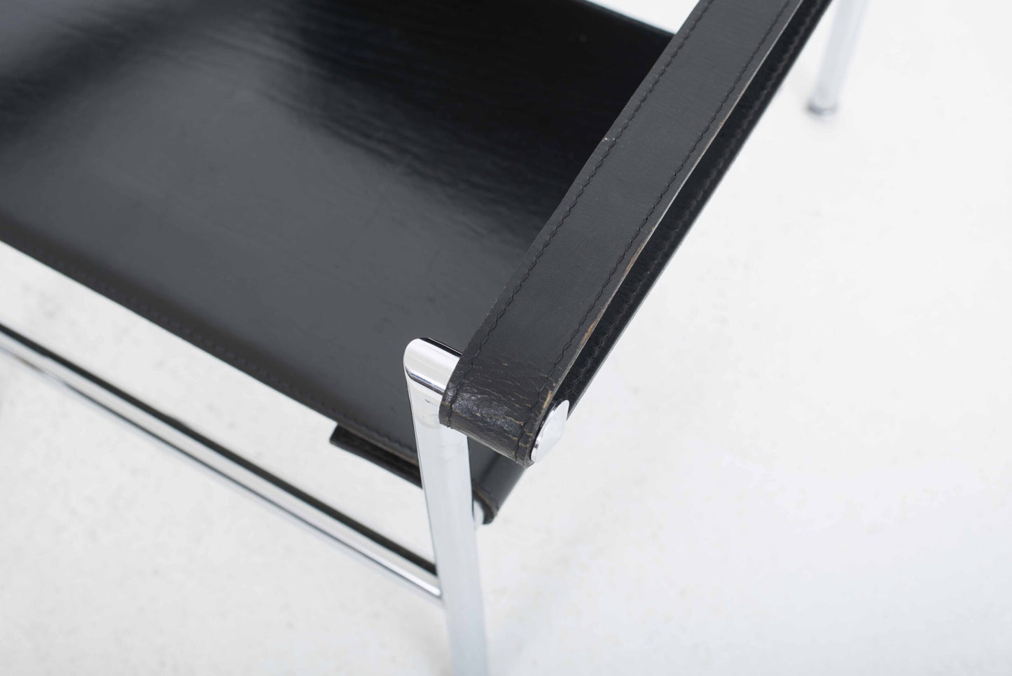 Fauteuil lounge vintage LC1 de Le Corbusier pour Cassina en cuir noir