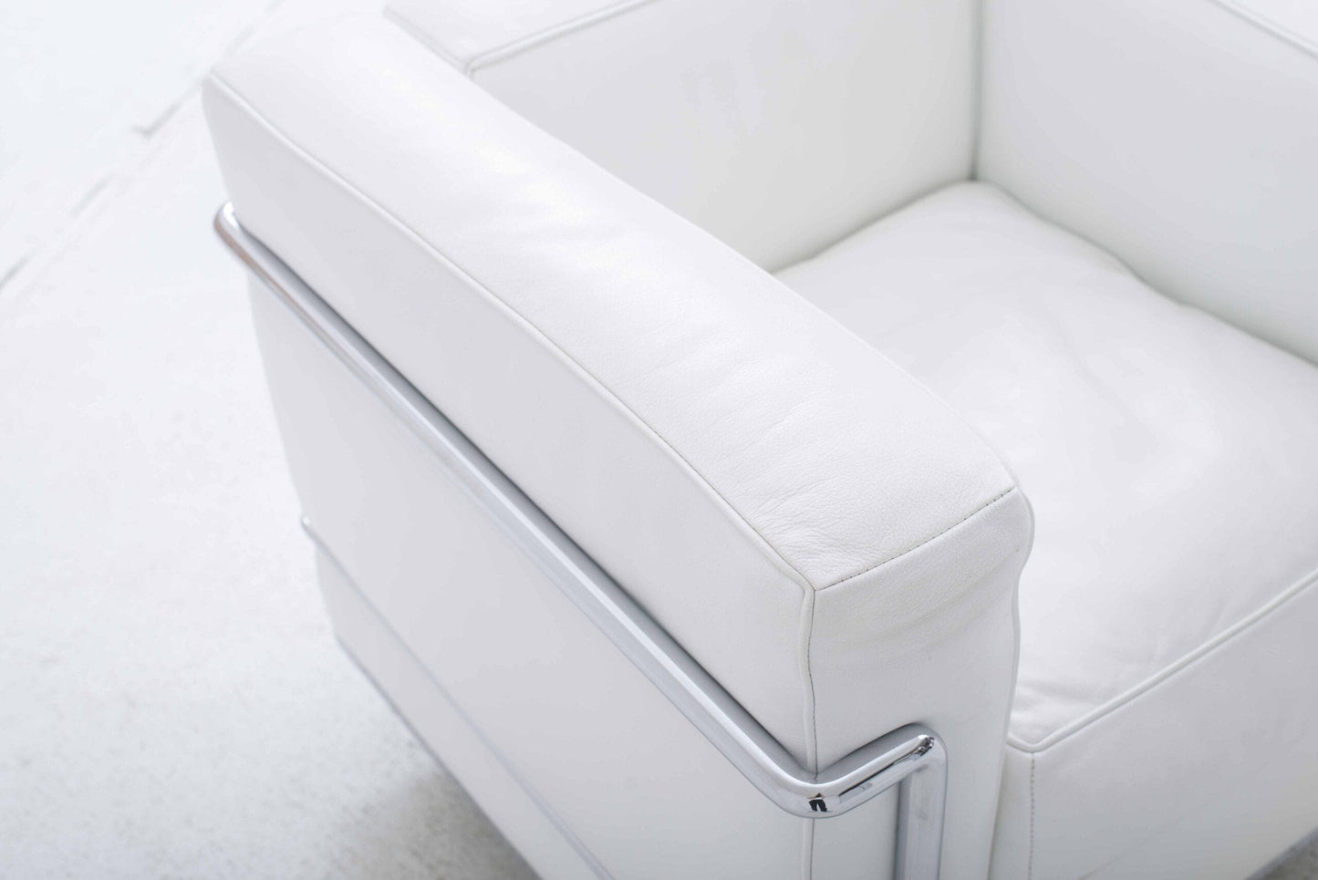 Fauteuil vintage LC2 de Le Corbusier pour Cassina en cuir blanc