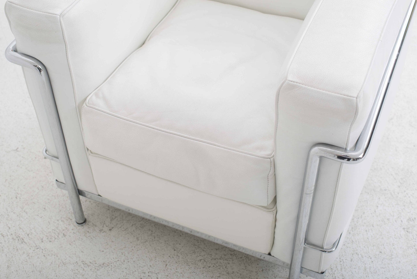 Fauteuil vintage LC2 de Le Corbusier pour Cassina en cuir blanc