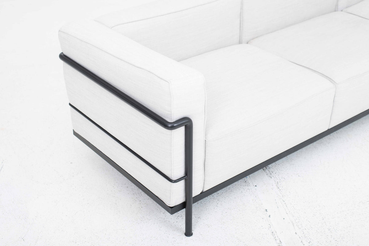 Cassina LC3 Sofa von Le Corbusier in grauem Stoff