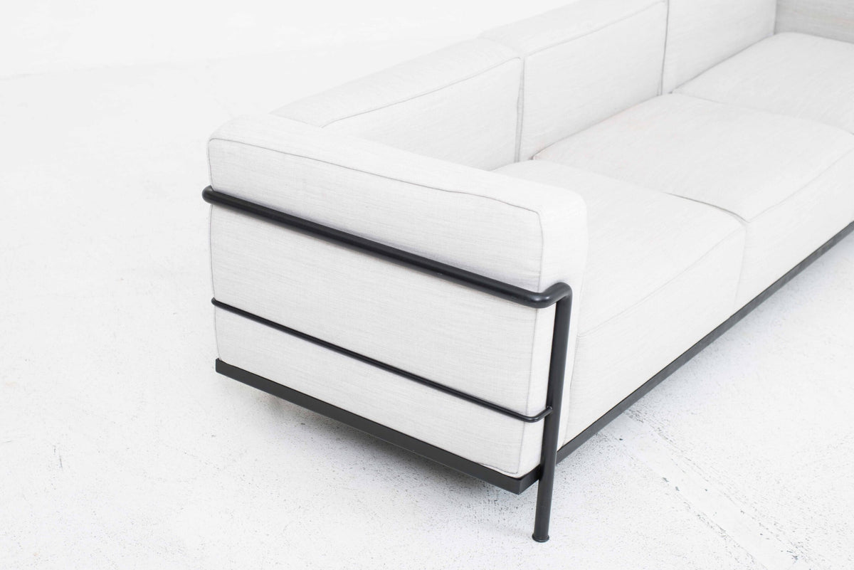 Cassina LC3 Sofa von Le Corbusier in grauem Stoff