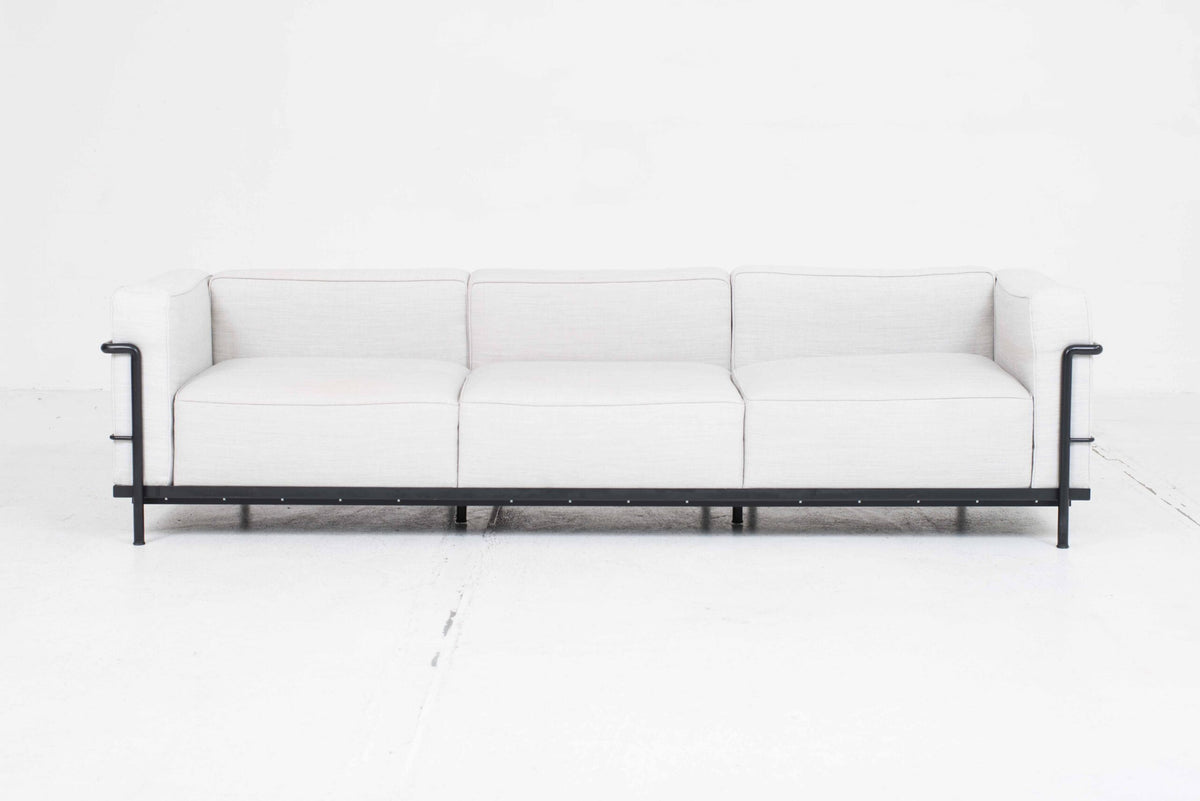 Cassina LC3 Sofa von Le Corbusier in grauem Stoff