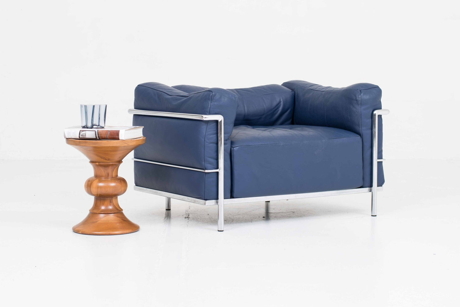 Vintage Sessel LC3 von Le Corbusier für Cassina in blauem Leder