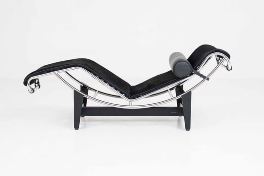 Vintage Chaise Longue LC4 von Le Corbusier für Cassina schwarz Fell Leder verchromt