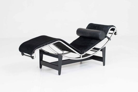 Vintage Chaise Longue LC4 von Le Corbusier für Cassina schwarz Fell Leder verchromt