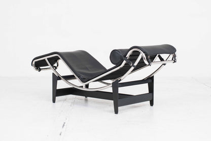 Chaise longue Cassina LC4 de Le Corbusier en cuir noir