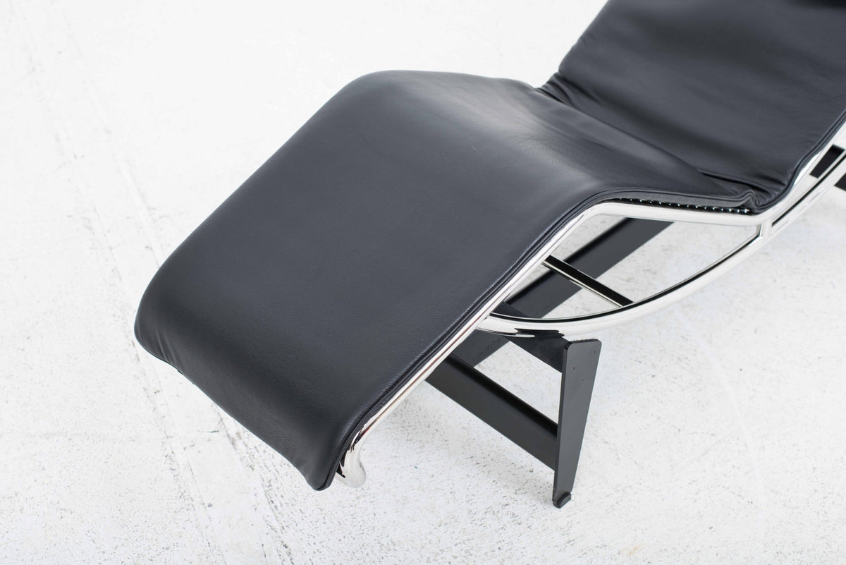 Cassina LC4 Chaise Longue von Le Corbusier in schwarzem Leder