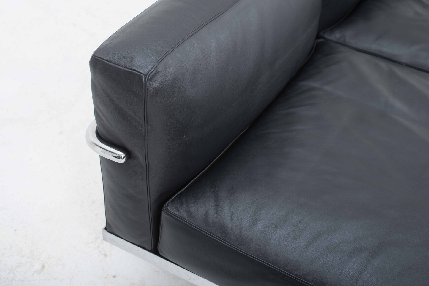 Vintage LC5 Sofa von Le Corbusier für Cassina in schwarzem Leder