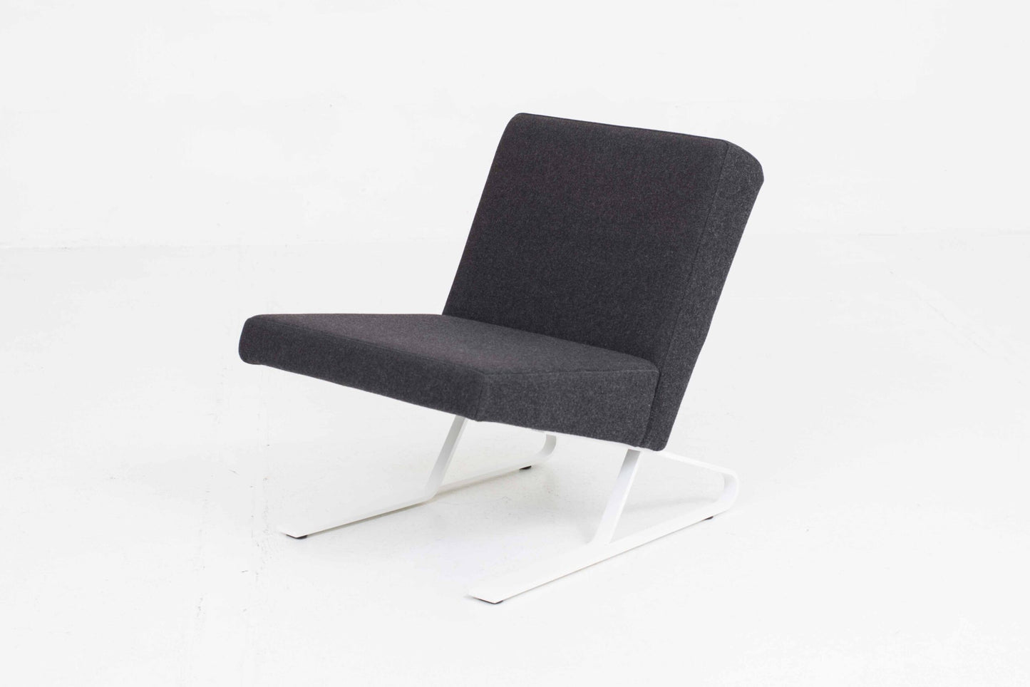 Vintage Sessel Satyr von For Use für ClassiCon dunkelgrau weiß