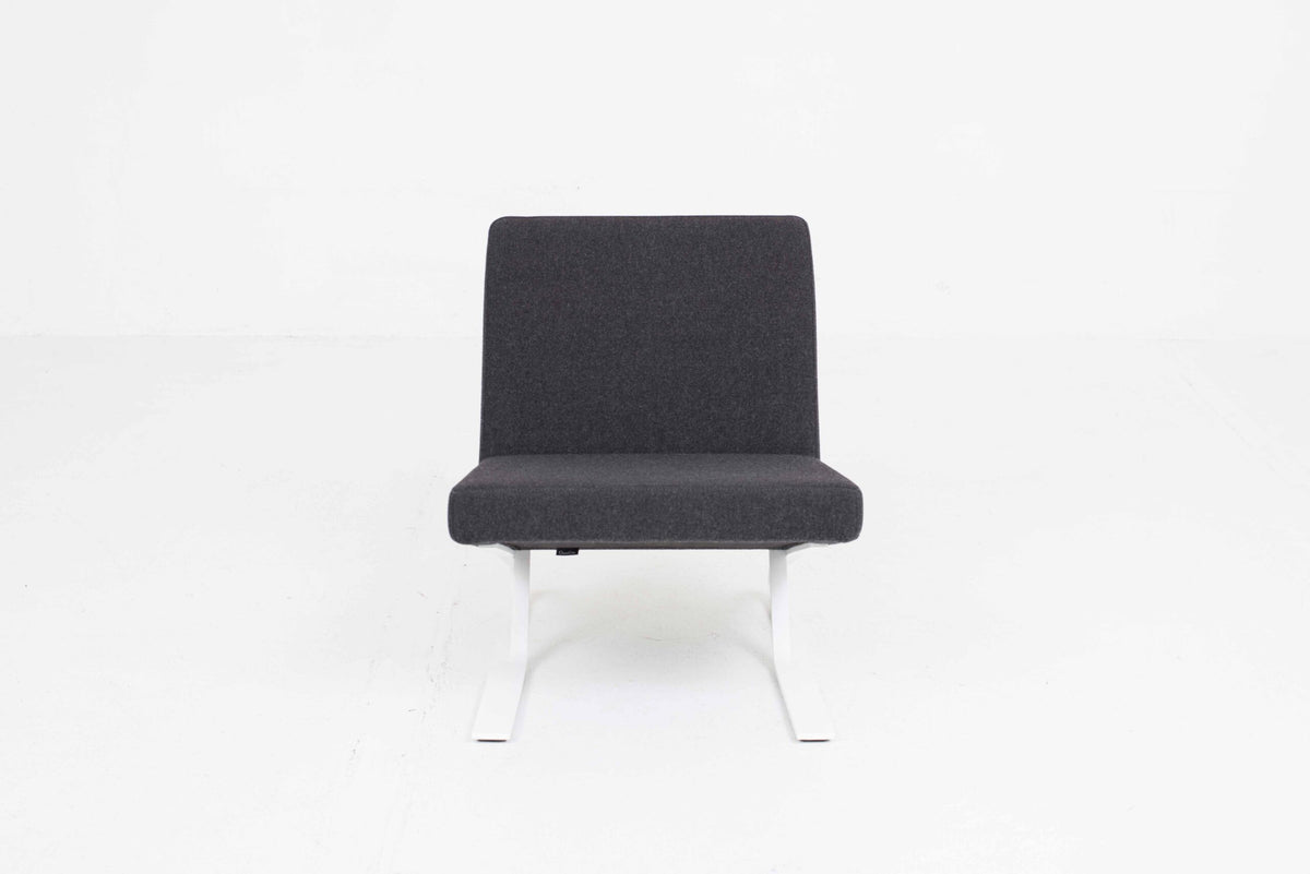 Vintage Sessel Satyr von For Use für ClassiCon dunkelgrau weiß