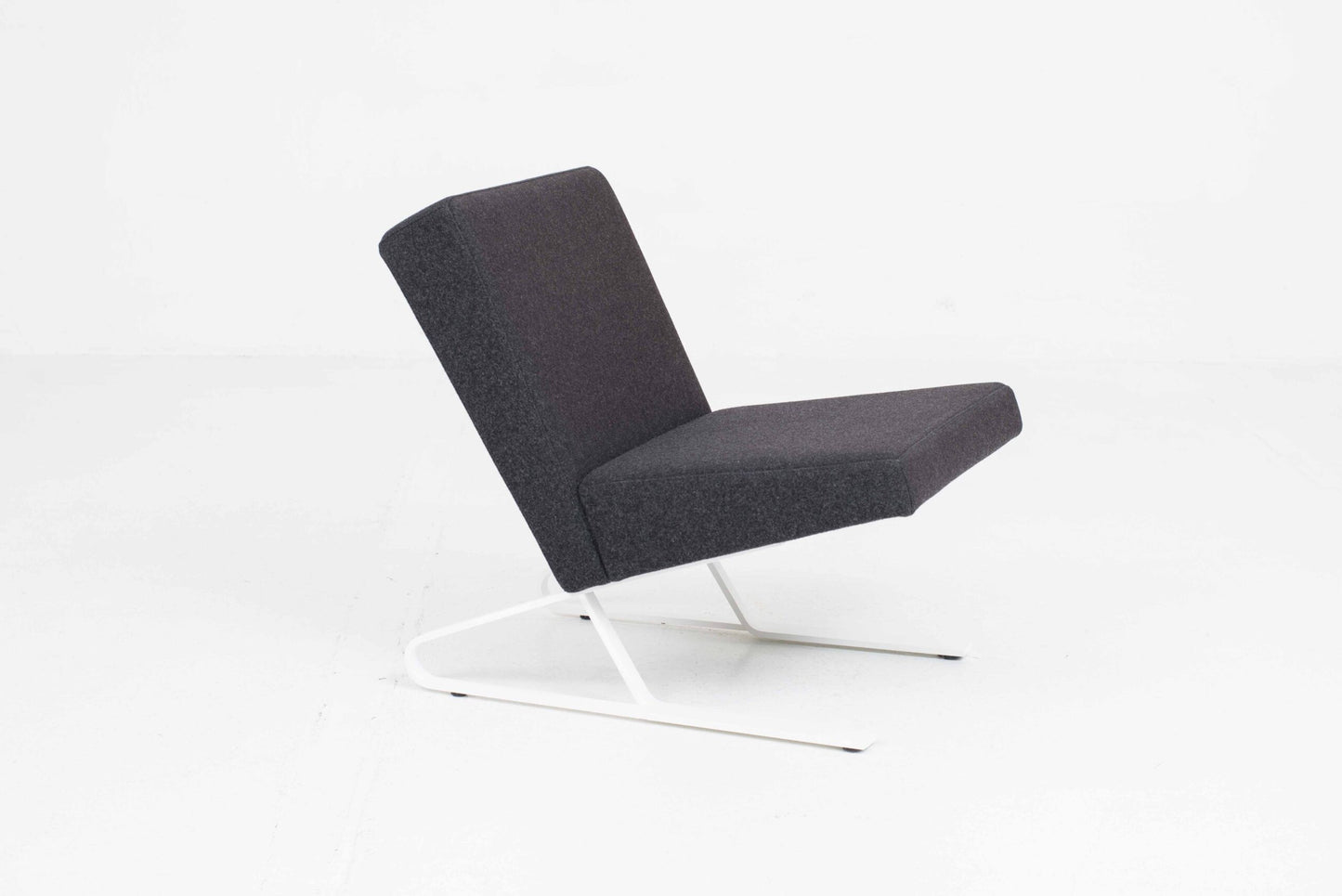 Vintage Sessel Satyr von For Use für ClassiCon dunkelgrau weiß