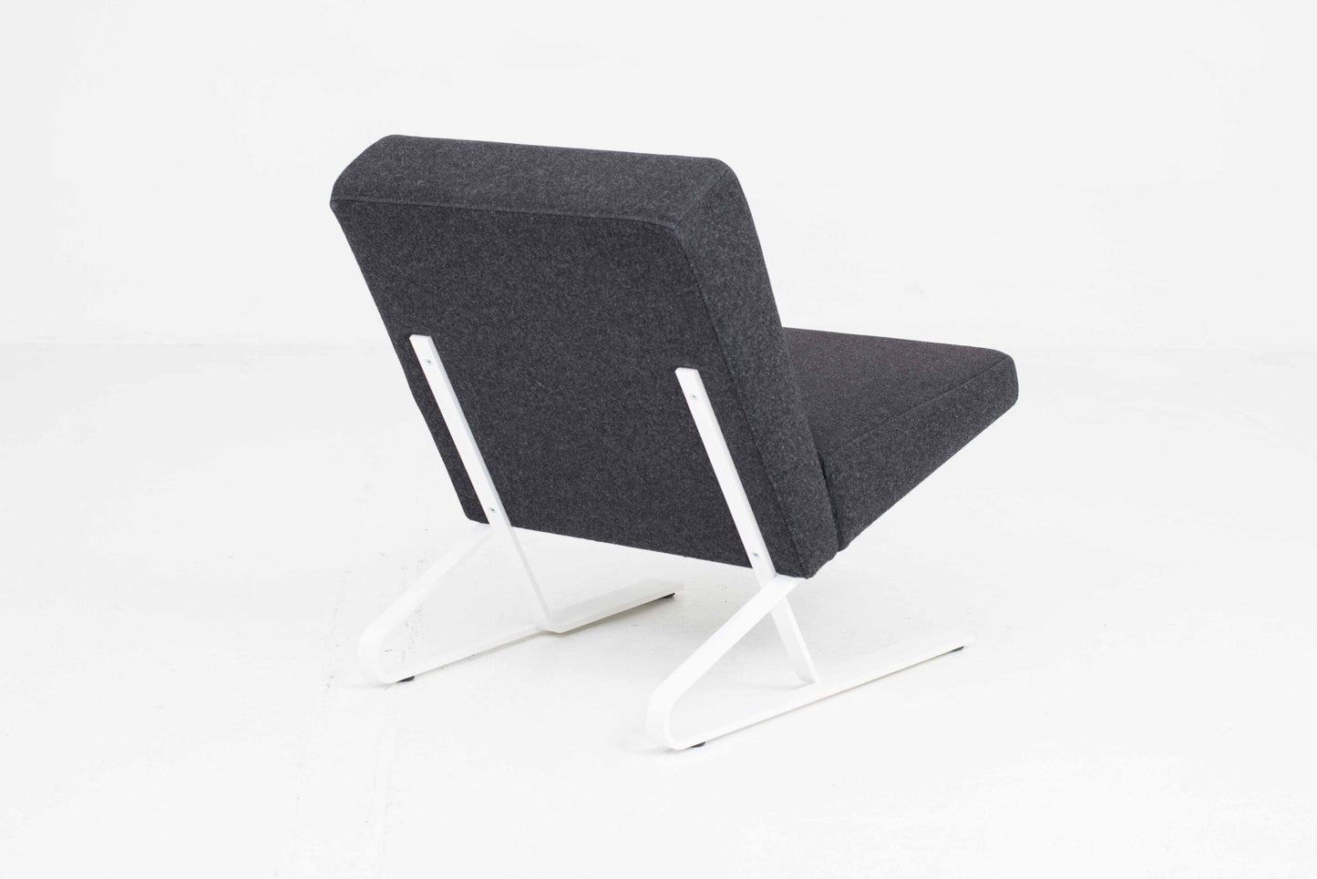 Vintage Sessel Satyr von For Use für ClassiCon dunkelgrau weiß