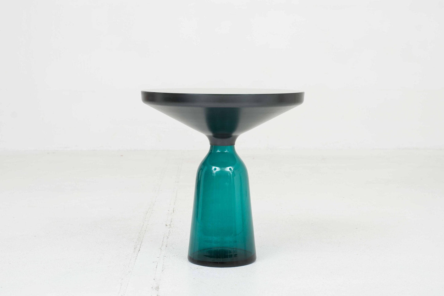 Vintage Beistelltisch Bell Table von ClassiCon montana-blau schwarz