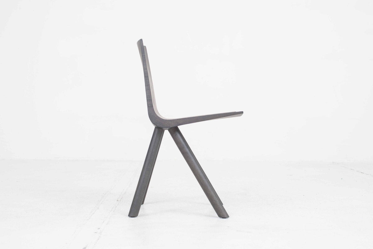 Chaise Cresta de Jörg Boner pour Dadadum en bois gris ardoise