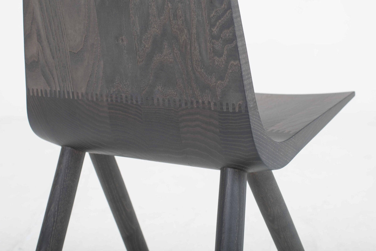 Chaise Cresta de Jörg Boner pour Dadadum en bois gris ardoise