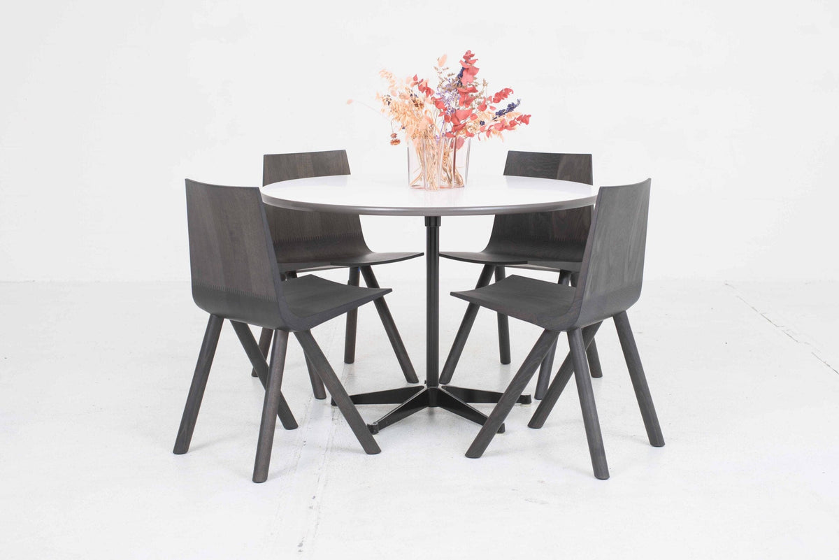 Chaise Cresta de Jörg Boner pour Dadadum en bois gris ardoise