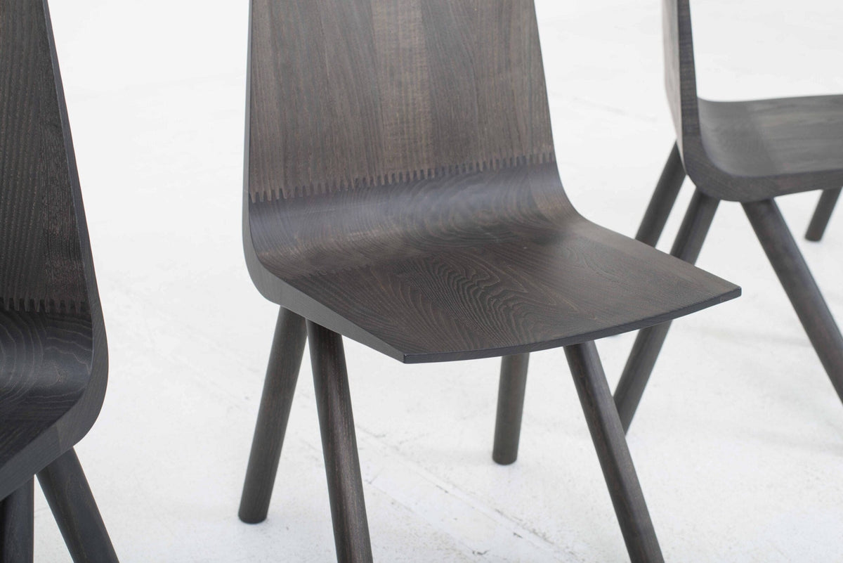 Chaise Cresta de Jörg Boner pour Dadadum en bois gris ardoise
