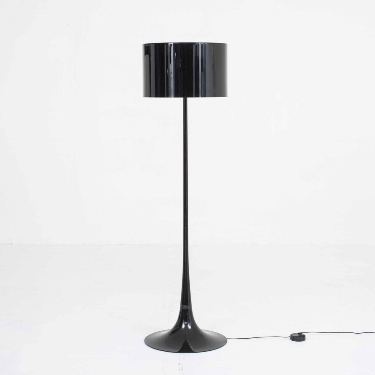 Stehleuchte Spun Light von Sebastian Wrong für Flos schwarz