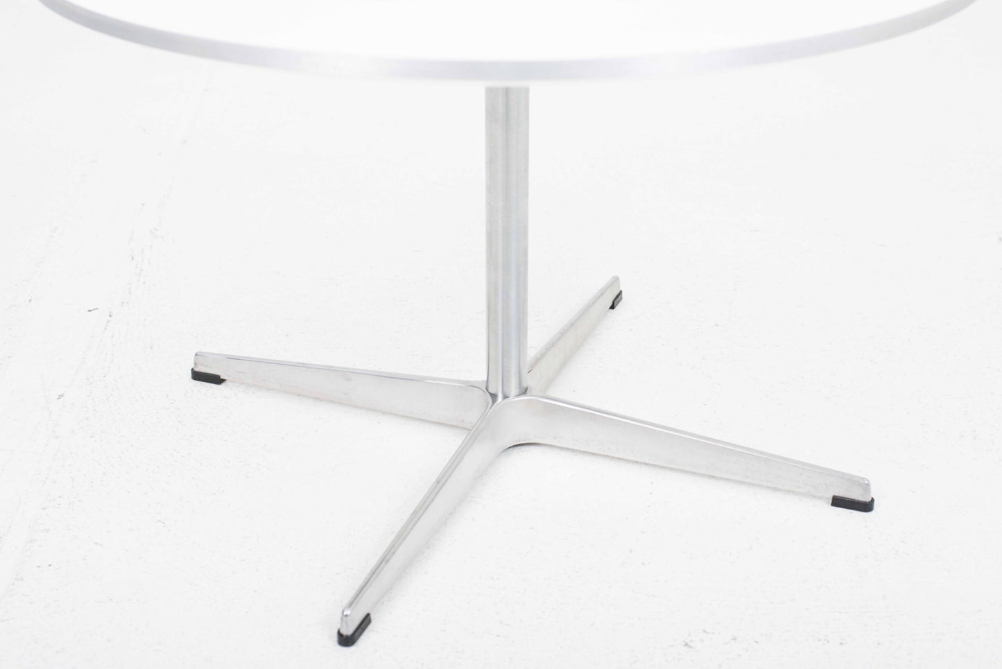 Vintage Couchtisch A222 von Arne Jacobsen für Fritz Hansen Weiß HPL