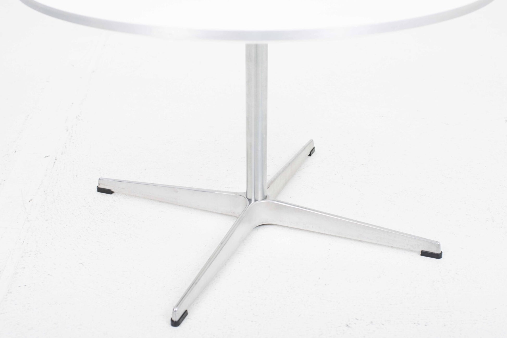 Vintage Couchtisch A222 von Arne Jacobsen für Fritz Hansen Weiß HPL