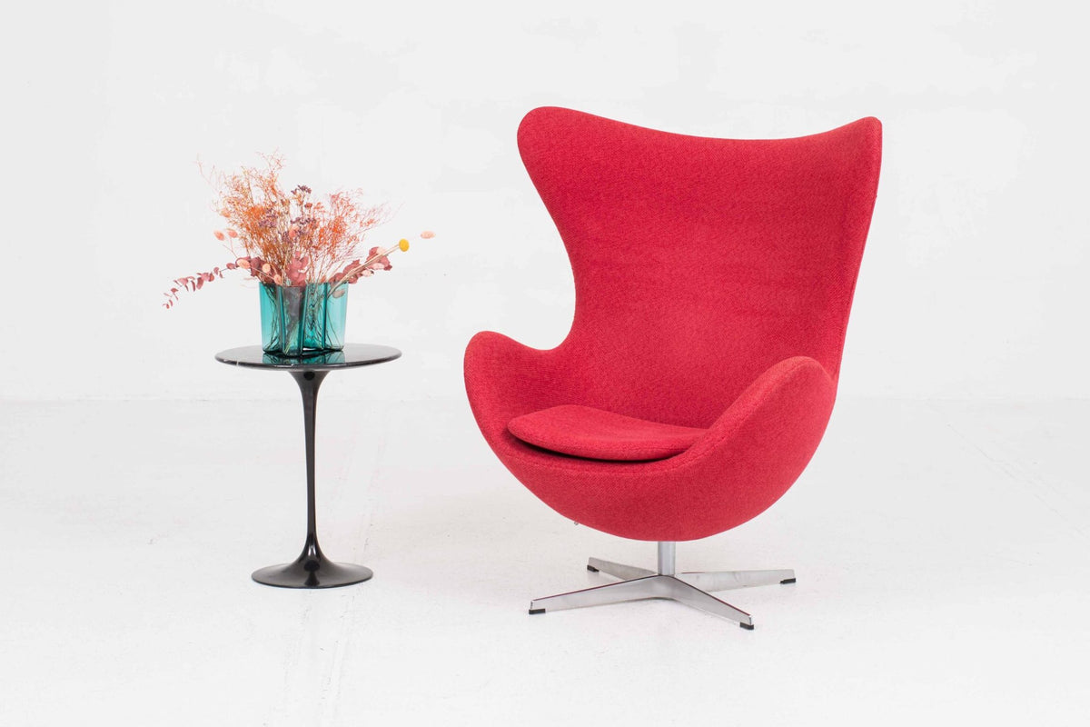 Vintage Loungesessel Egg Chair von Arne Jacobsen für Fritz Hansen in rotem Stoff