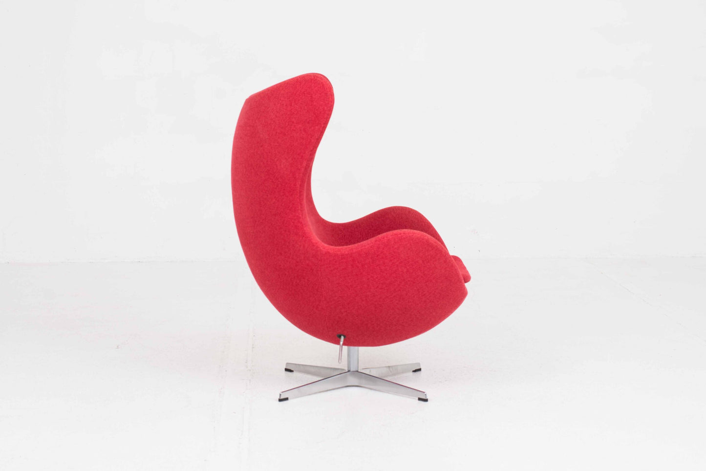 Vintage Loungesessel Egg Chair von Arne Jacobsen für Fritz Hansen in rotem Stoff