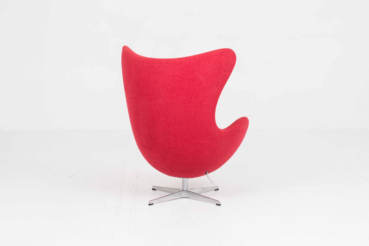 Vintage Loungesessel Egg Chair von Arne Jacobsen für Fritz Hansen in rotem Stoff