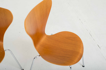 Fritz Hansen 3107 chairs by Arne Jacobsen in teak, set of four