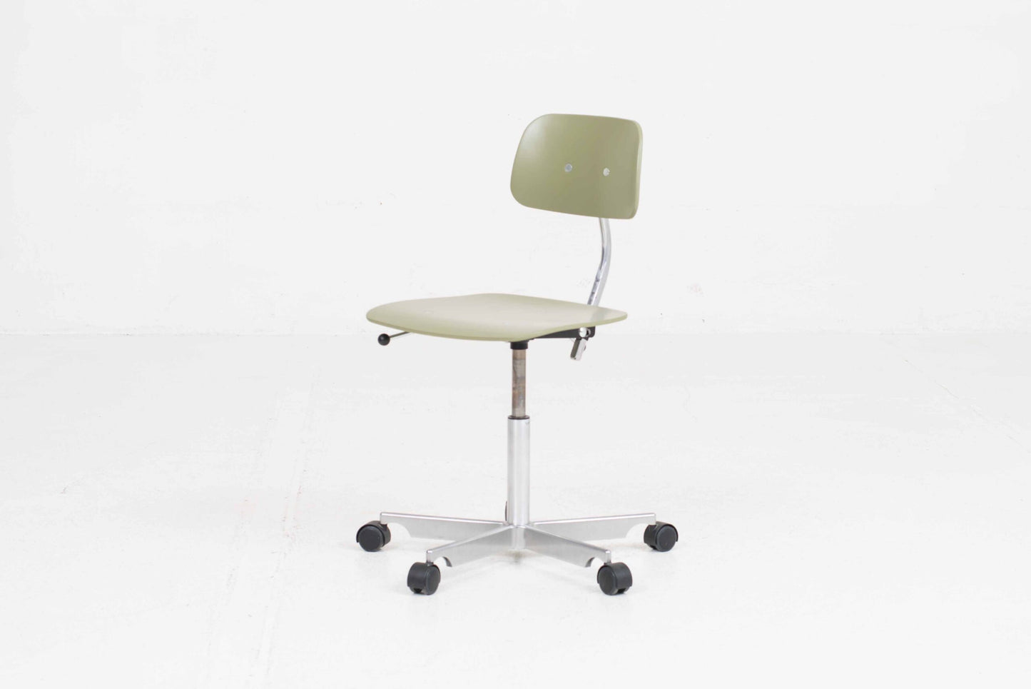 Vintage Bürostuhl "Kevi" von Jørgen Rasmussen für Fritz Hansen in Schilfgrün