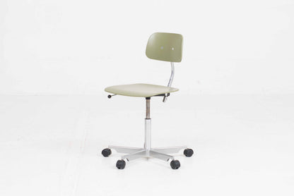 Vintage Bürostuhl "Kevi" von Jørgen Rasmussen für Fritz Hansen in Schilfgrün