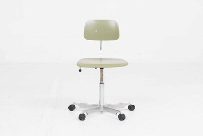 Vintage Bürostuhl "Kevi" von Jørgen Rasmussen für Fritz Hansen in Schilfgrün