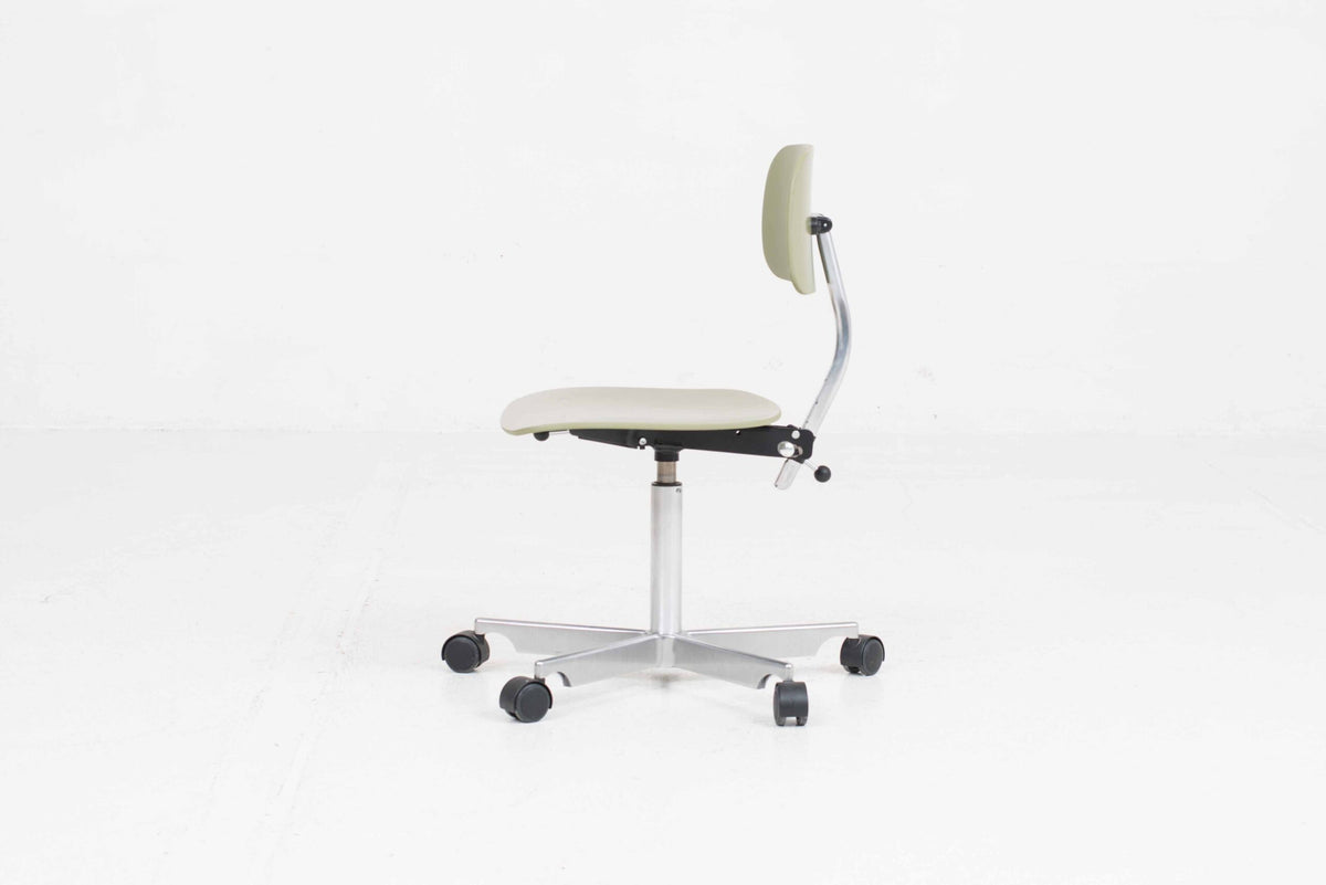 Vintage Bürostuhl "Kevi" von Jørgen Rasmussen für Fritz Hansen in Schilfgrün