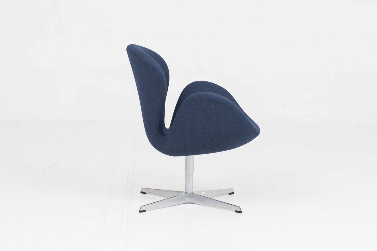 Vintage Sessel "Swan Chair" von Arne Jacobsen für Fritz Hansen, blauer Stoff