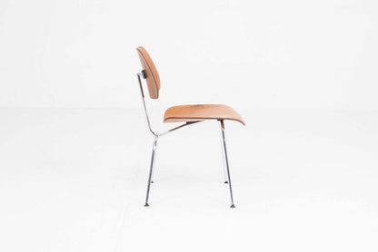Vintage Stuhl DCM von Charles und Ray Eames für Herman Miller Nussbaum