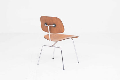 Vintage Stuhl DCM von Charles und Ray Eames für Herman Miller Nussbaum