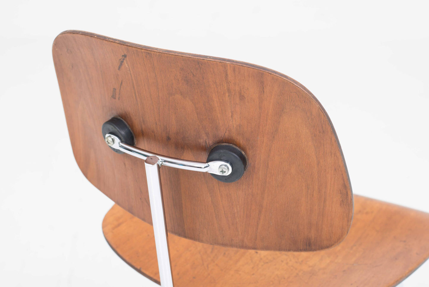 Vintage Stuhl DCM von Charles und Ray Eames für Herman Miller Nussbaum