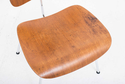 Vintage Stuhl DCM von Charles und Ray Eames für Herman Miller Nussbaum