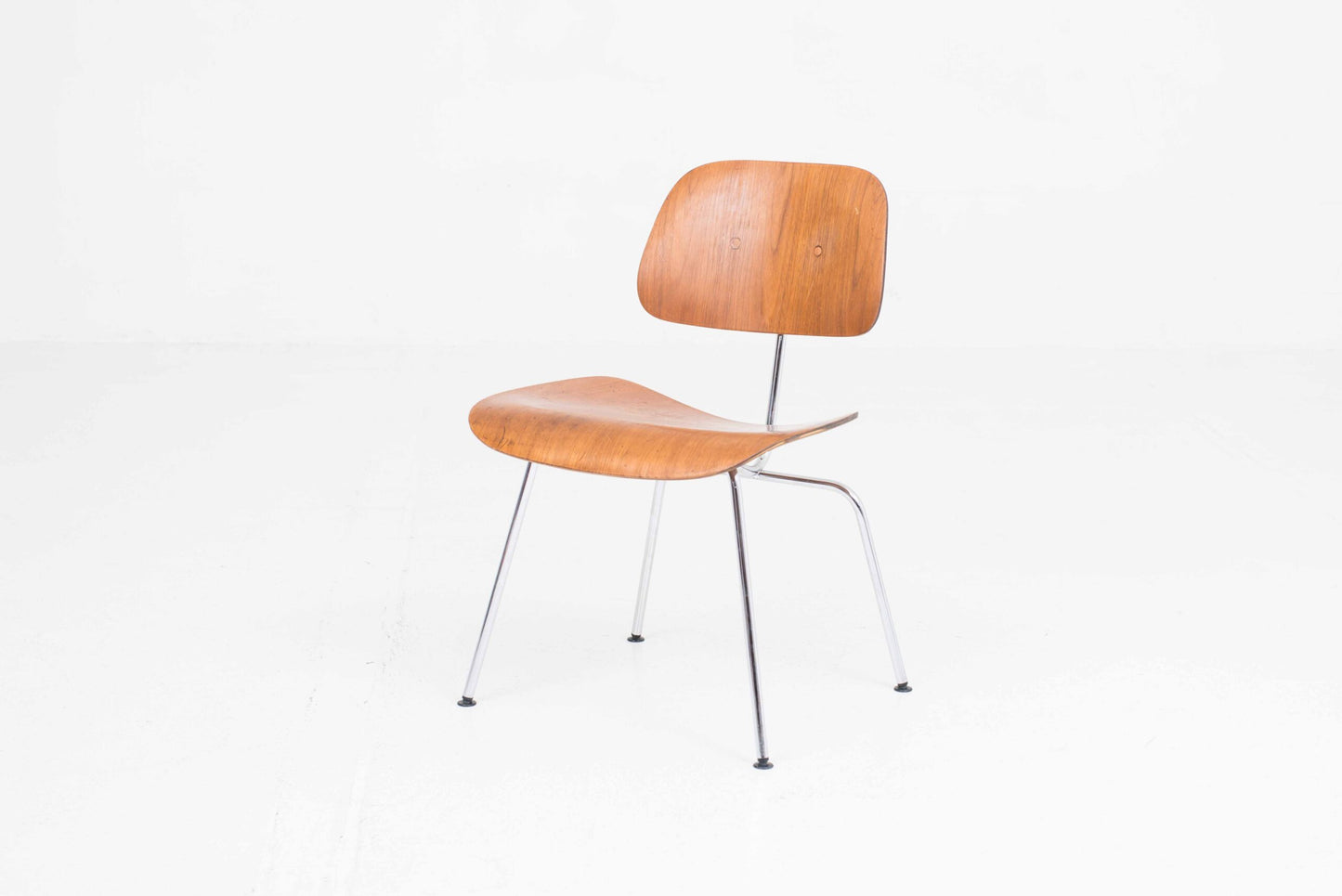 Vintage Stuhl DCM von Charles und Ray Eames für Herman Miller Nussbaum