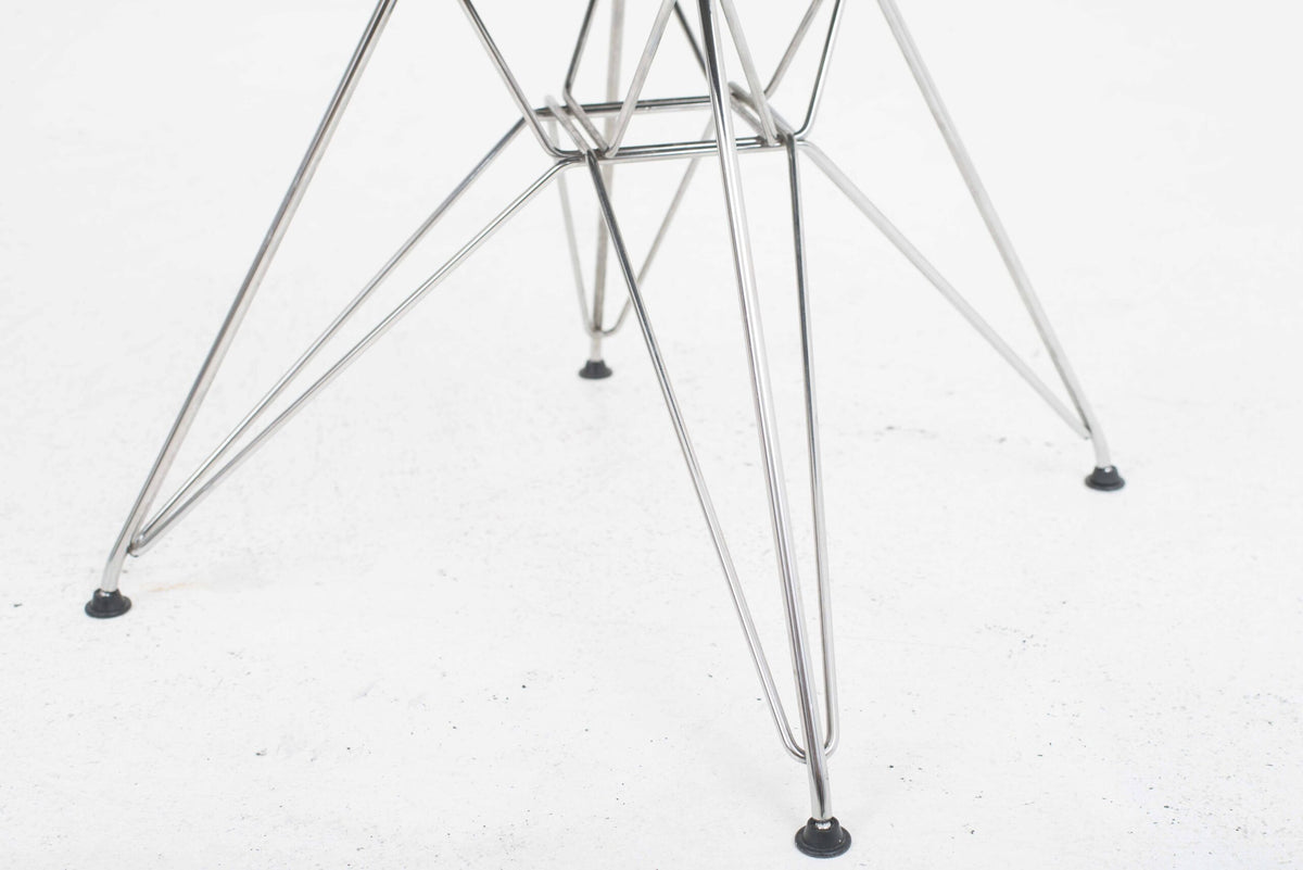 Fauteuil en fibre de verre DAR par Eames pour Herman Miller en noir