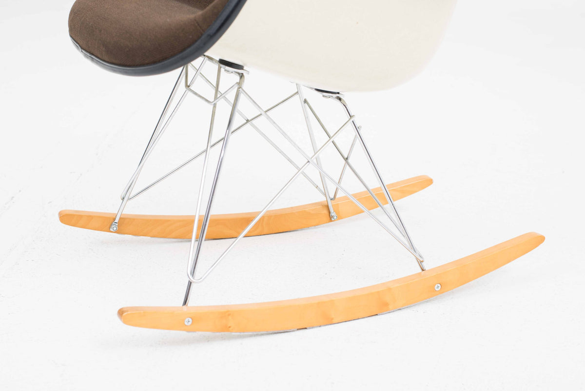 Vintage Schaukelstuhl RAR von Charles und Ray Eames für Vitra Braun