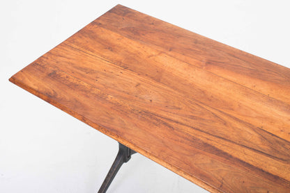 Vintage Tisch von Horgenglarus mit typischen Gusseisenfüßen und Massivholzplatte