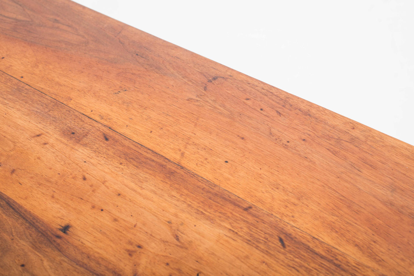 Vintage Tisch von Horgenglarus mit typischen Gusseisenfüßen und Massivholzplatte