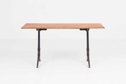 Vintage Tisch von Horgenglarus mit typischen Gusseisenfüßen und Massivholzplatte