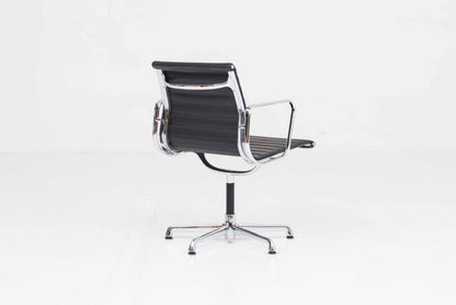 Vintage Bürostuhl EA 108 von Charles und Ray Eames für ICF schwarz Leder