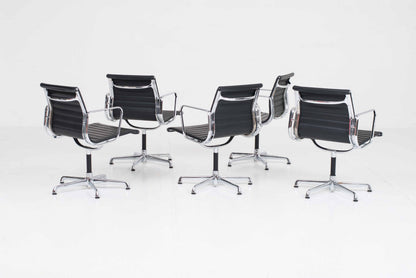 Vintage Bürostuhl EA 108 von Charles und Ray Eames für ICF schwarz Leder